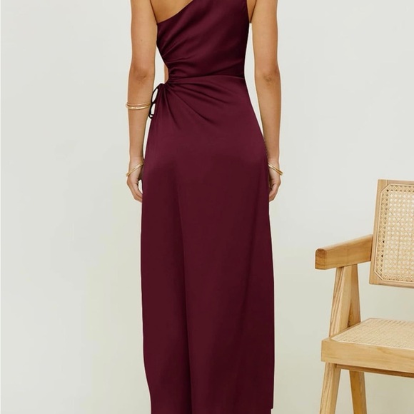 Twist-Side Burgundy Maxi Dress with Side Slit - Picture 2 of 5